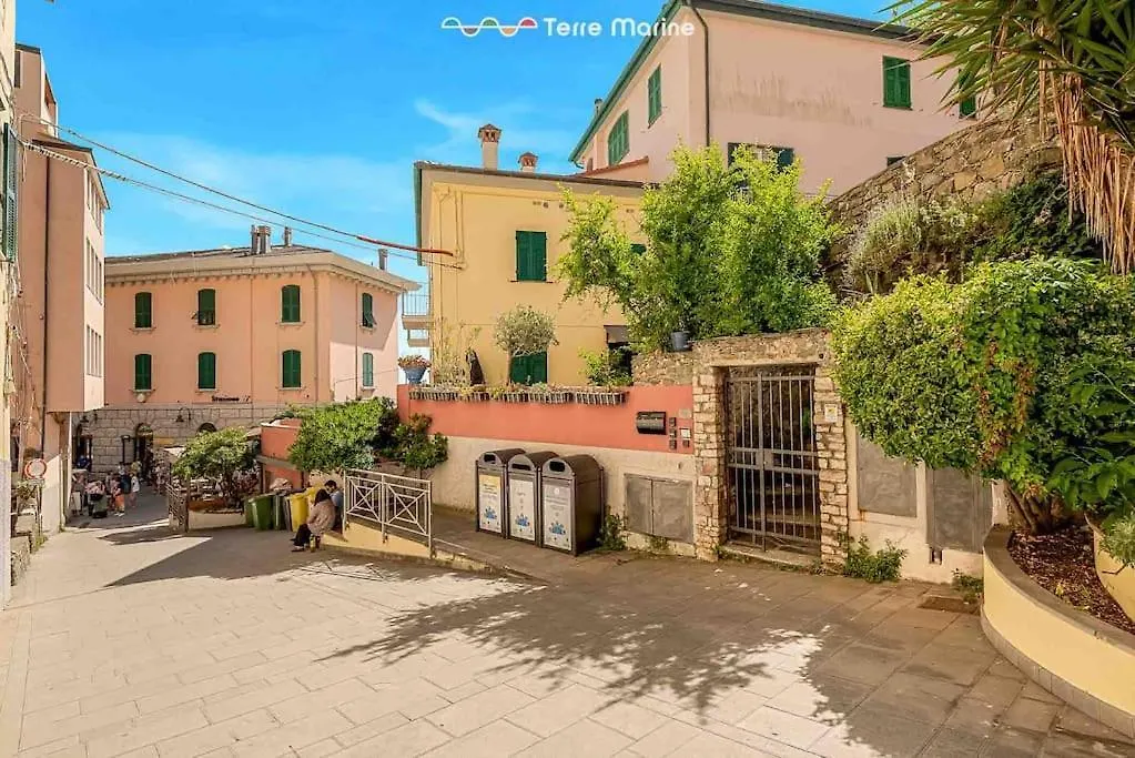 Lover'S Lane 1, Terremarine Riomaggiore